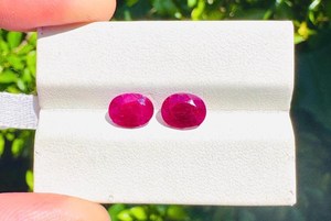 พลอยทับทิมรูปไข่ธรรมชาติ รับรองคุณภาพจากโมซัมบิก สีแดง สำหรับทำเครื่องประดับ คุณภาพสูง - Product Image 3