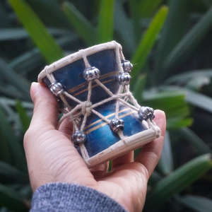 Tambor Damru de Madera Hecho a Mano, Instrumento Musical Tradicional con Patrón de Naturaleza Muerta para Aniversarios, Devoción, Música Folclórica y Espiritual - Product Image 4