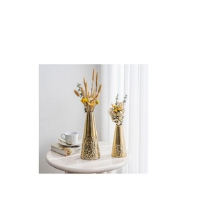 Hermoso Florero Metálico para Decoración del Hogar, Adorno de Mesa Moderno con Forma Elegante y Artesanía de Primera Calidad - Product Image 1