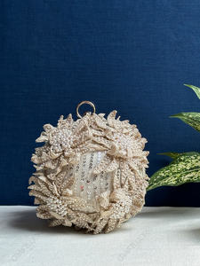 Bolso de mano de lujo con diseño floral 3D y perlas, estilo de alta costura para mujer, ideal para bodas y fiestas. - Product Image 2