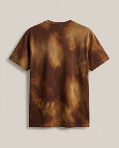 เสื้อยืดคอกลมแขนสั้นสีน้ำตาลลายไทไดสำหรับผู้ชาย พิมพ์ลายโลโก้ทรงปกติ ผ้าฝ้ายลำลอง - Product Image 2