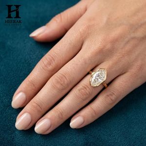 Bague personnalisée en moissanite marquise avec sertissage organique, unique, ondulée, entièrement sertie, en or, fabrication de joaillerie fine - Product Image 6