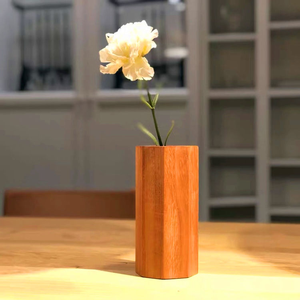 แจกันไม้แท้สไตล์คลาสสิกหรูหราจากคอลลินส์ ของตกแต่งบ้านน้ำหนักเบา ของขวัญวันแม่ ขายส่งโดย MULTI CRAFT - Product Image 2