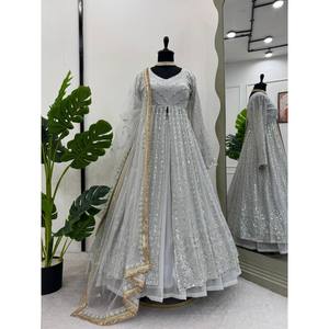 ชุดเลเฮนกาโชลีสีน้ำตาลแบบเย็บกึ่งสำเร็จรูป ประดับด้วยงานปักเลื่อม พร้อมผ้าคลุมไหล่ ทำจากโพลีเอสเตอร์ - Product Image 5