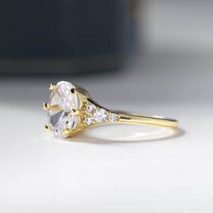 แหวนมอสซาไนต์ เงินแท้ 925 ชุบทอง 14K แหวนหมั้น แหวนแต่งงาน สำหรับผู้หญิง ของขวัญ - Product Image 4