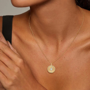 Collier pendentif médaillon étoile en diamant taille émeraude - Product Image 5