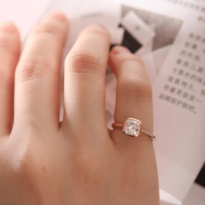 Meilleure Vente Bague en Or Jaune Massif 14K avec Diamant de Laboratoire Certifié IGI Taille Coussin 1,5 Carat pour Femme, Sertissage Clos Luxe Cathédrale Solitaire - Product Image 6
