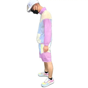 Ensemble coupe-vent d'été personnalisé pour hommes, design à empiècements, veste légère extensible à fermeture éclair métallique et short d'été à taille élastique, vente en gros - Product Image 4