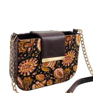 Sac bandoulière mini de luxe floral Midnight avec chaîne dorée, style bohème ethnique, sac à main décontracté moderne et doux pour femme - Product Image 1