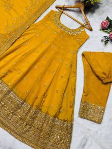 Traje Anarkali Amarillo Tradicional de Seda Bordada con Dupatta para Bodas, Graduaciones, Fiestas y Diwali para Mujeres - Product Image 5