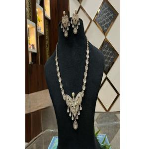 Ensemble collier et boucles d'oreilles classiques en cristal plaqué or de qualité supérieure pour femmes - Cadeau de mariage, anniversaire, fiançailles - Product Image 1