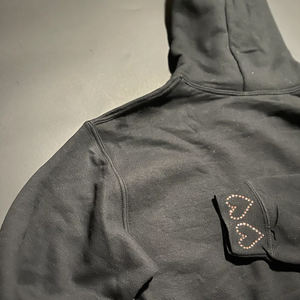 Sweat à capuche décontracté personnalisé avec logo brodé, patch en strass et coutures sur mesure – Collection Hiver - Product Image 2