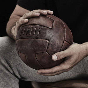 Ballon de football en cuir antique élégant, finition douce en cuir véritable, fabriqué au Pakistan - Product Image 4