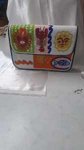 กระเป๋าถือแบบลำลองประดับลูกปัดแก้วสีสันตามสั่ง ได้รับการรับรองจาก MS Handicraft พร้อมหูหิ้วทำมือจากอินเดีย รูปทรงตามสั่ง - Product Image 5