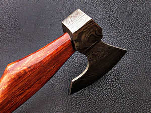 Hache large en acier Damas de qualité industrielle, design à dos plat, lame de 5 pouces, manche en bois pour le bricolage, le camping et les travaux extérieurs - Product Image 4
