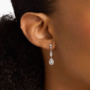 Pendientes de Lágrima con Diamantes de Inspiración Vintage en Oro Blanco - Product Image 4