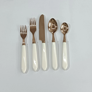 ชุดช้อนส้อมสแตนเลสแบบเรียบหรู ดีไซน์โดดเด่น พร้อมด้ามจับเรซิ่น - Product Image 2