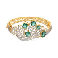 Bracelet de luxe en or 18 carats avec émeraudes et diamants, design complexe en filigrane et motif floral en forme de vigne