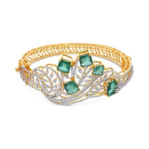 กำไลข้อมือทองคำ 18K ประดับมรกตและเพชร ดีไซน์ลายฉลุและลายดอกไม้สุดหรู - Product Image 1