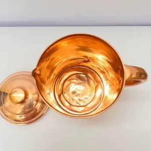 Ensemble de carafes en cuivre pour un service décoratif élégant, ensemble de service d'eau en métal avec verres, durable, réutilisable, pour la cuisine et la salle à manger. - Product Image 1