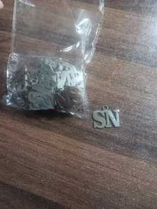 Etiqueta de Metal con Logotipo Personalizado de Lujo |   Etiqueta de Marca Grabada en Aleación de Zinc |   Placa de Identificación Personalizada Ecológica para Bolsos y Ropa - Product Image 4