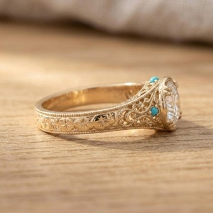Bague de Mariage Vintage en Or Massif 10k 14k 18k avec Diamant de Laboratoire Taille Ronde Brillante Couleur E Clarté VVS 1 Carat et Style Filigrane - Product Image 5