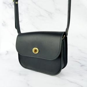 Bolso Bandolera de Cuero Genuino Personalizado, Bolso Tipo Satchel Mediano Mate con Correa Única y Cierre de Hebilla para Viajes Diarios - Product Image 3