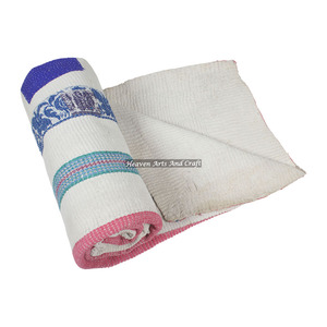 Couverture Kantha en coton réversible, faite main, style vintage, patchwork lourd, inspirée des saris indiens, pour usage hôtelier - Product Image 1
