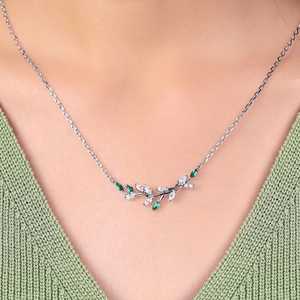 Collar con Colgante de Oro Blanco con Esmeralda de Laboratorio y Moissanita, Joyería de Lujo para Mujer, Personalizado, OEM, ODM, Venta al Por Mayor - Product Image 1