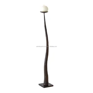 Candelabro de Metal Hecho a Mano por Ashley Childers, Forma Irregular, Decoración para el Hogar - Product Image 3