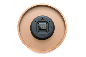 นาฬิกาแขวนผนังไม้ตกแต่งสไตล์ยุโรปเหนือขนาด 12 นิ้ว พร้อมวงแหวนลายไม้สำหรับบ้านและสำนักงาน - Product Image 3