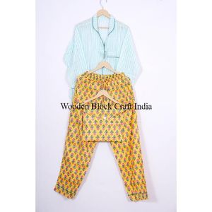 Ensemble de pyjama en coton léger imprimé à la main pour femmes, tissu doux et respirant, idéal pour se détendre, dormir et porter au quotidien - Product Image 5