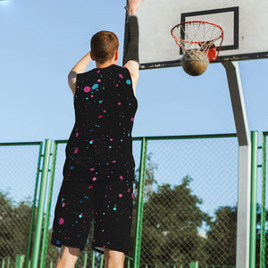 Conjunto de camiseta de baloncesto con estampado de puntos negros para hombre, camiseta sin mangas con pantalones cortos con cordón, poliéster transpirable para todas las estaciones - Product Image 5