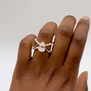 Bague en or massif 14K 18K avec diamants de laboratoire taille poire et baguette, design croisé en X, multi-pierres, motif infini, pour demande en mariage et déclaration, vente en gros - Product Image 2