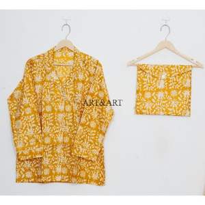 ชุดนอนผ้าฝ้ายพิมพ์ลายดอกไม้สำหรับผู้หญิง ทำมือจากอินเดีย ชุด 3 ชิ้น พร้อมกระเป๋าเข้าชุด เนื้อผ้านุ่มสบายสำหรับการนอนหลับ - Product Image 2