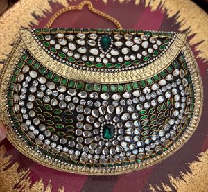Pochette artisanale traditionnelle en métal, découpée, imprimée, incrustée de mosaïque de bijoux, plaquée émail et or, cadeau de mariage - Product Image 1
