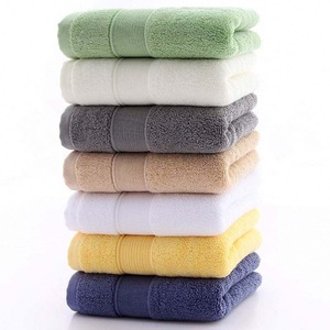 Serviettes de bain jetables en coton léger à séchage rapide, les plus vendues, avec broderie personnalisée – Ensembles de serviettes de bain - Product Image 1