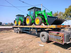 รถแทรกเตอร์อเนกประสงค์รุ่น JD 5075E กำลัง 75 แรงม้า โดดเด่นด้วยความสามารถในการทำงานหนักด้วยเครื่องตักด้านหน้า - Product Image 4