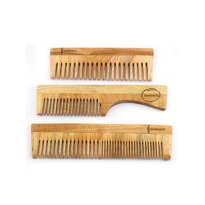 Luxe ayurvédique large dent neem bois peigne réduire la chute des cheveux anti-pelliculaire pur neem bois peigne fabricant de l'inde - Product Image 4