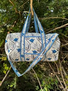 Bolsa de Viaje Acolchada de Algodón Resistente con Costuras Elegantes y Correa de Hombro Cómoda para Uso Diario - Product Image 5