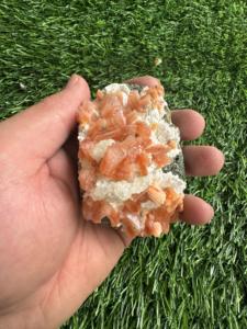 Spécimen minéral de cristal d'heulandite orange naturelle pour la décoration intérieure et la collection - Product Image 6