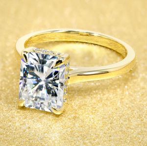 Anillo de Compromiso de Lujo Certificado con Moissanita de Corte Radiante, Engaste de Garra, Plata de Ley 925, Bañado en Oro Amarillo, Alternativa al Diamante - Product Image 1