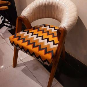 Silla Tapizada Premium para Sala de Estar, Fabricada con Espuma de Alta Resiliencia, Estructura Reforzada, Acabado Elegante para Comodidad Diaria - Product Image 2