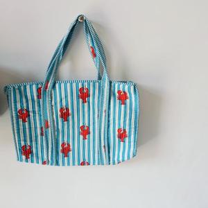 Quilted Cotton Geometric Pattern Tote Bag with Zipper Closure Shopping & Travel Bag - Product Image 1