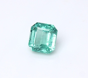 Émeraude naturelle non traitée de haute qualité certifiée IGI, 3,31 carats, couleur vert vif, taille octogonale, pierres précieuses en vrac, GEMS INTERNATIONAL - Product Image 1