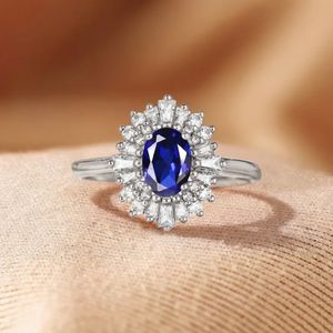 Bague de fiançailles classique en moissanite plaquée or rose et argent pour femme, sertie de griffes - Product Image 2