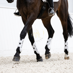 Botas de cepillado para caballos con interiores lisos, ajuste flexible y cierres resistentes para un movimiento cómodo durante el uso. - Product Image 4
