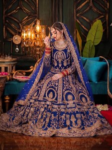 Lehenga Choli de Seda Verde Bordado con Dupatta, Largo hasta el Suelo, Traje Tradicional Indio para Bodas, para Mujer - Product Image 4