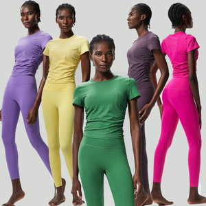 Ensemble de yoga 2 pièces OEM pour femme : haut froncé et leggings taille haute en nylon et élasthanne à séchage rapide – Confort et performance pour l'entraînement et le fitness - Product Image 6