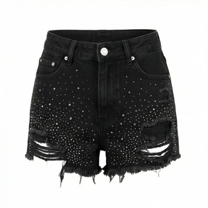 Shorts de mezclilla de pierna ancha con cintura alta, perforados y con borde deshilachado para mujer, color personalizado, estilo casual y moderno para el verano. - Product Image 1